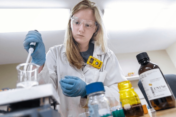 Rachel Gehr, Purdue Graduate Student Mentoring Fellow, Conducts Research 